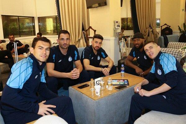 عکس از منچ بازی بازیکنان استقلال در فرودگاه