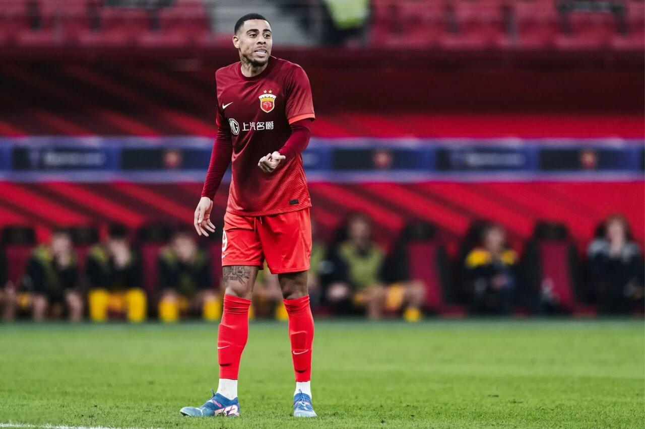 زمزمههایی از حضور گزینهٔ آشنای اوسمار ویرا در پرسپولیس؛ مهاجمی برزیلی در راه است؟