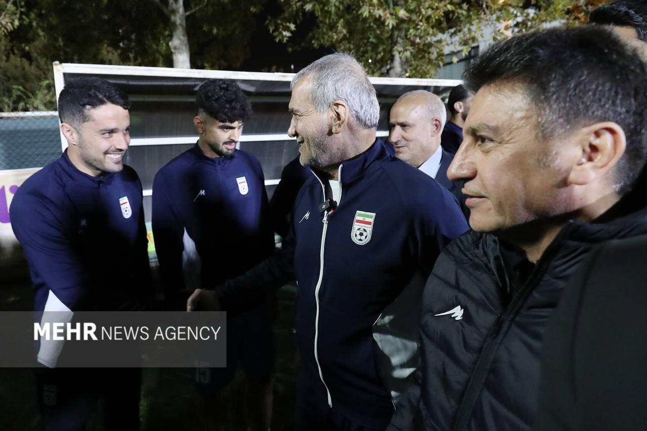 پا به توپ شدن رئیس جمهور در تیم تمرین ملی فوتبال ایران + تصاویر