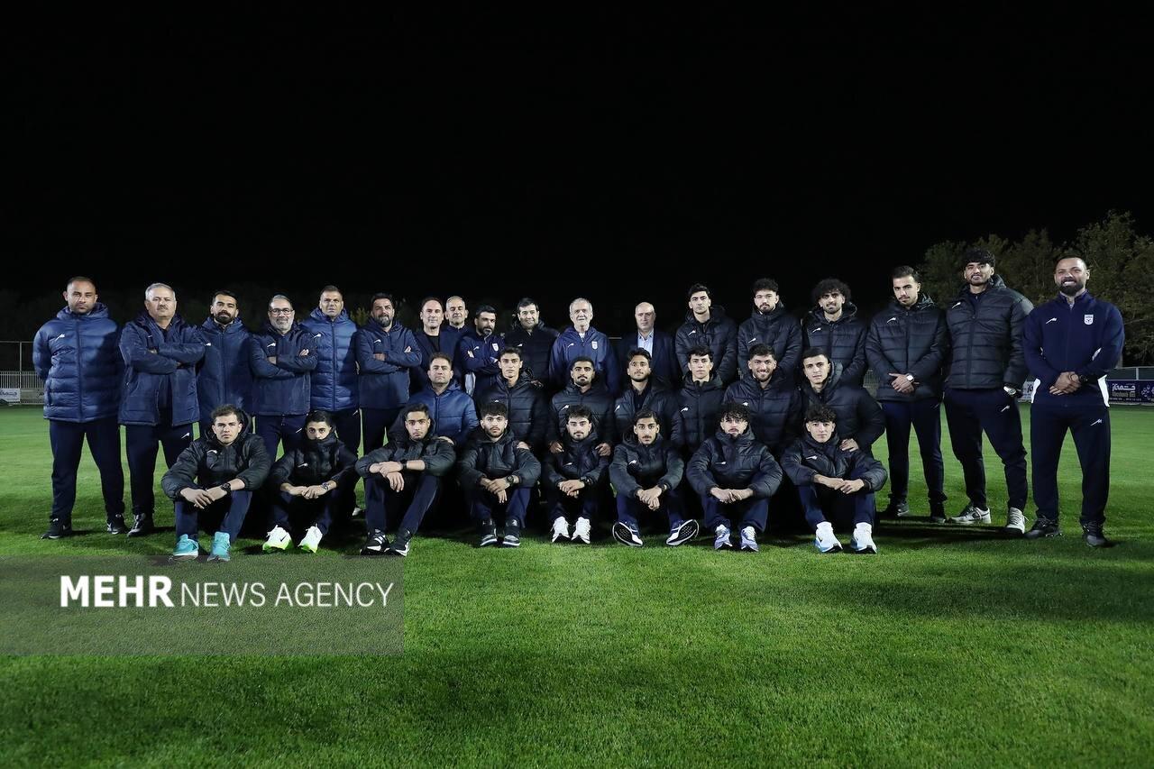 پا به توپ شدن رئیس جمهور در تیم تمرین ملی فوتبال ایران + تصاویر