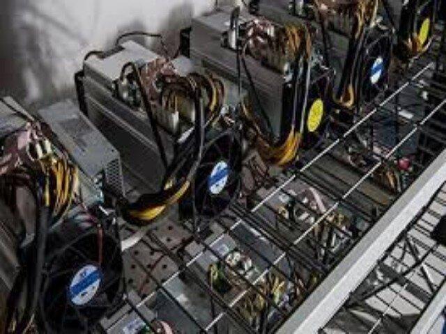 کشف ۱۰ دستگاه ماینر از یک تعمیرگاه خودرو در مشهد