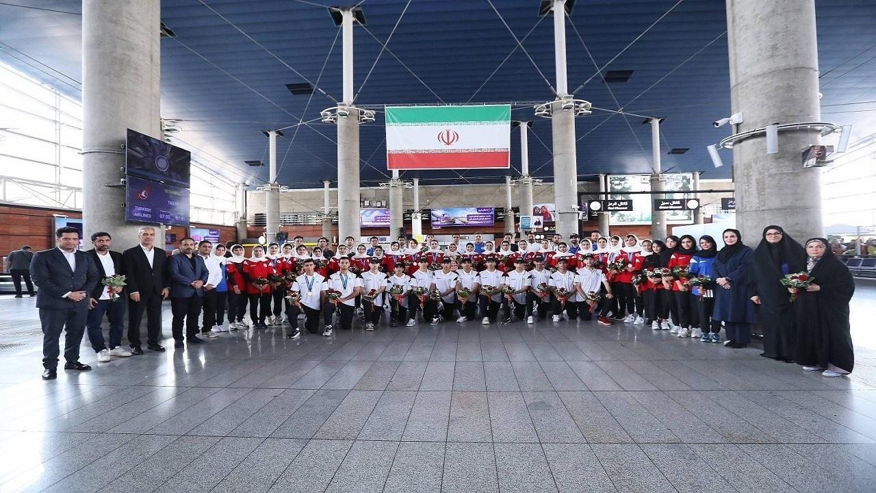 بازگشت افتخارآفرینان اسکیت به کشور پس از درخشش در قهرمانی آسیا