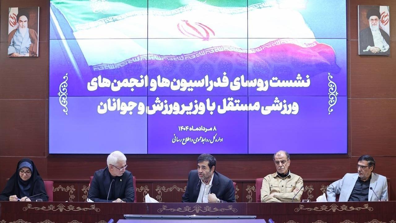 وزیر ورزش: چسبیده‌های بی‌اثر در ورزش، باید بروند/ با «دست پر» پرچم ایران را برافراشته می‌کنیم