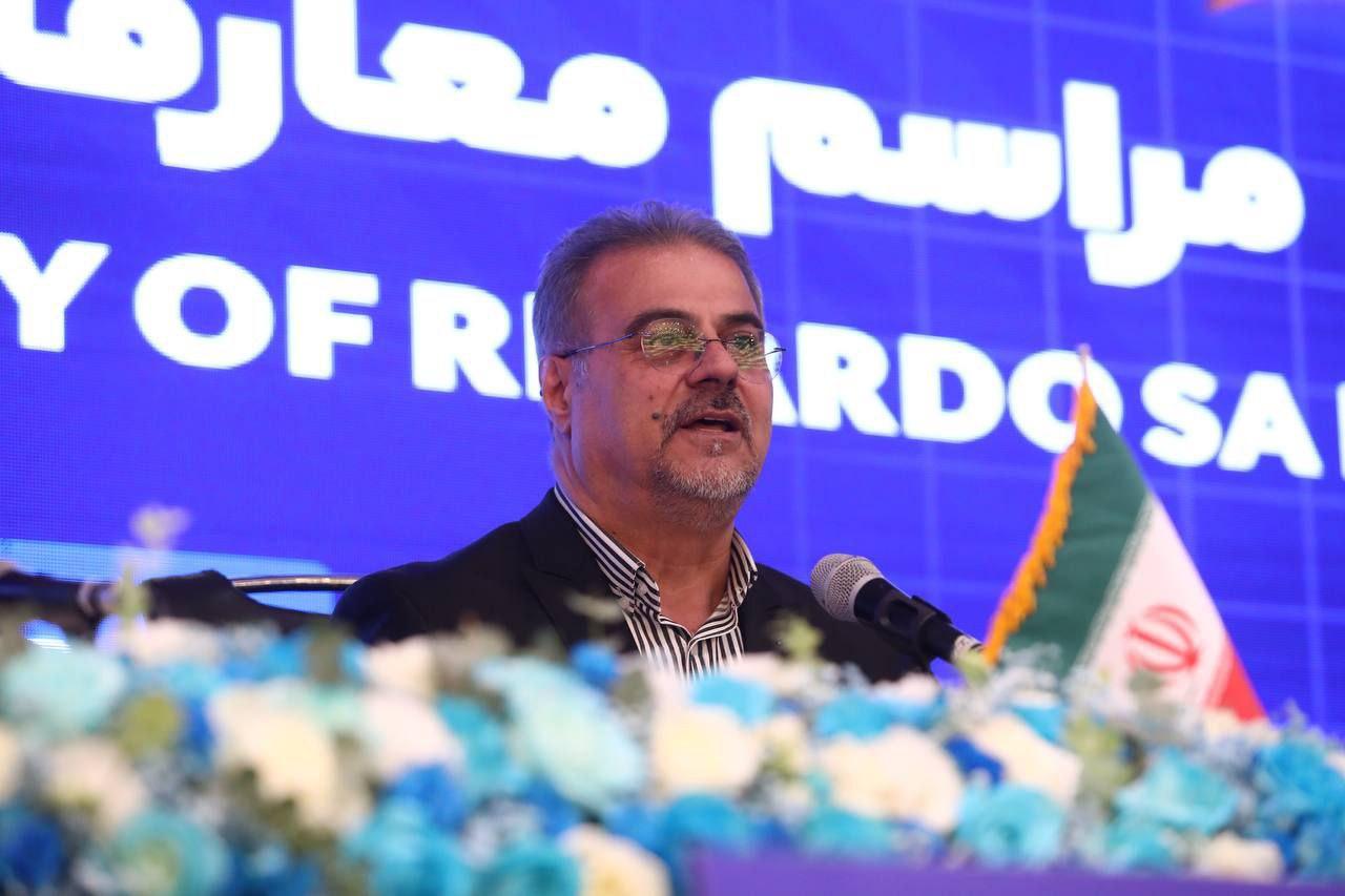 پیشکسوت استقلال: در پرسپولیس یک نفر حرف می زند اما در استقلال همه می خواستند در کار نظری جویباری دخالت کنند