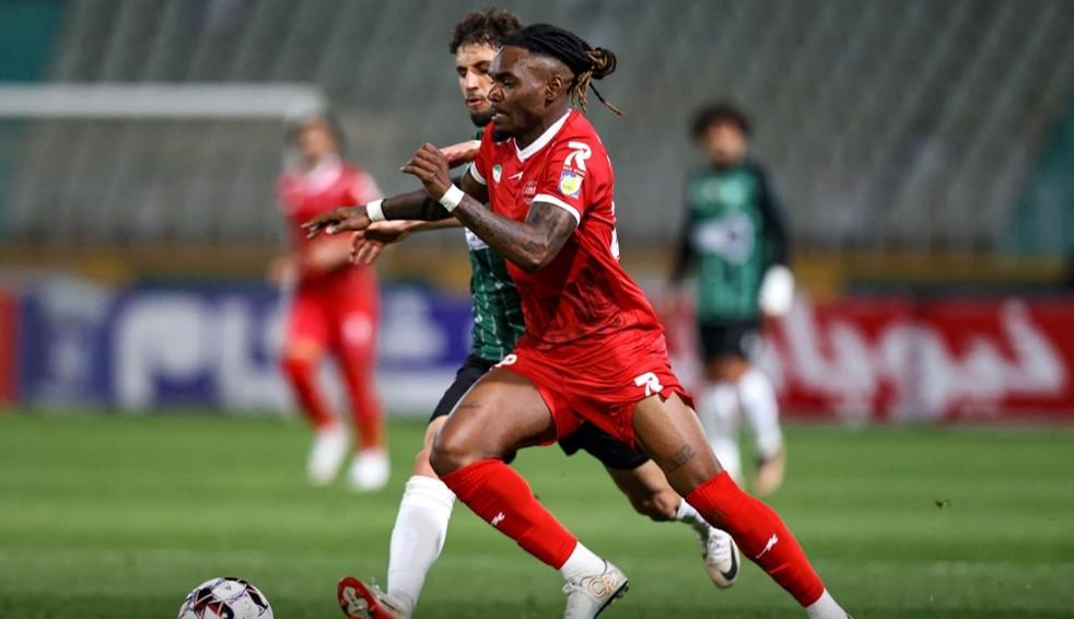 اوسمار ویرا از وینگر خارجی پرسپولیس شاکی است