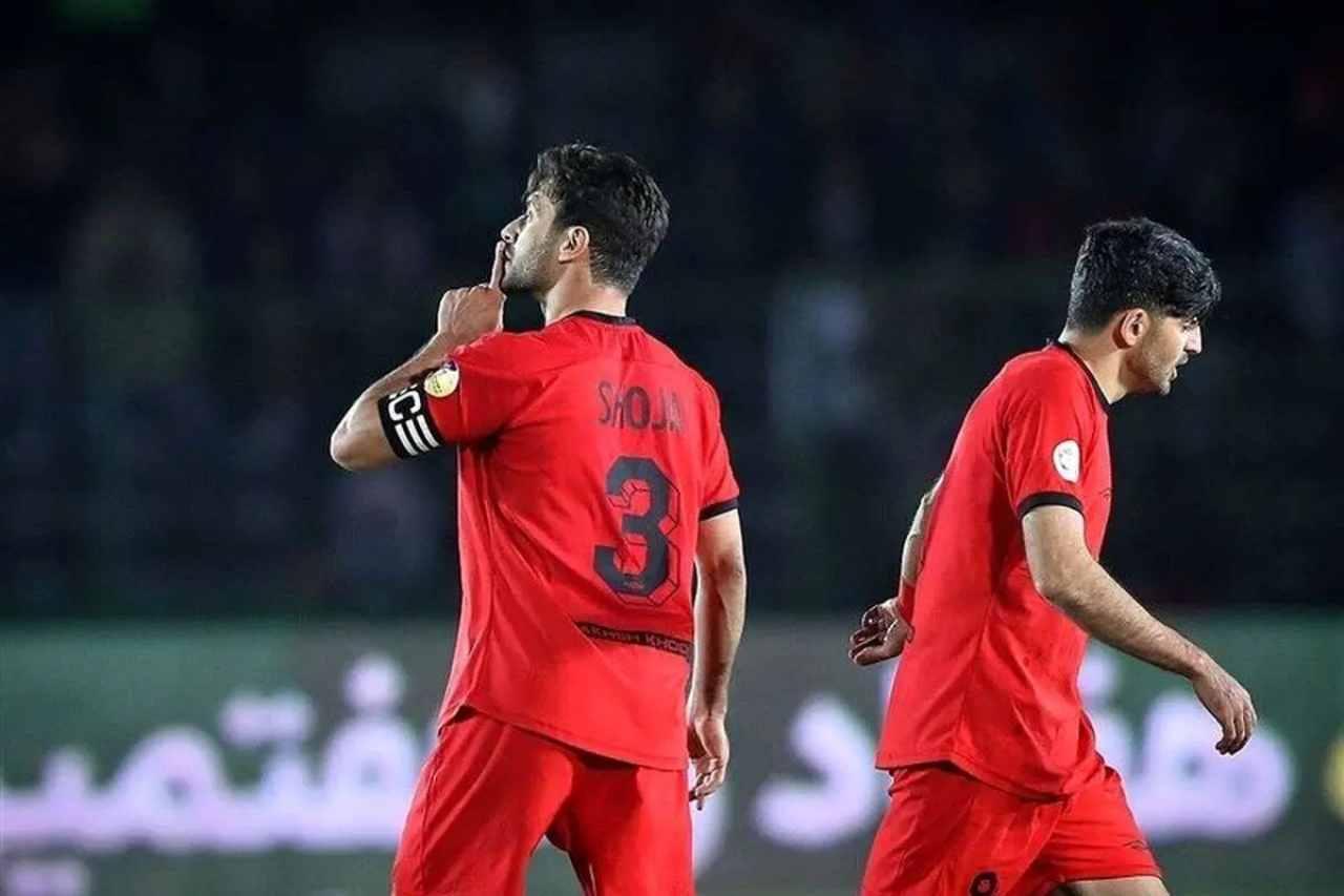 شجاع خلیل زاده پشت هواداران تراکتور درآمد؛ مرد شماها هستین / عکس