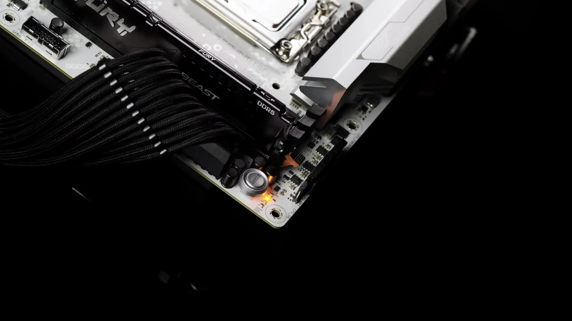 تصویر مادربرد ایسوس STRIX Z890-A GAMING WIFI رنگ سفید