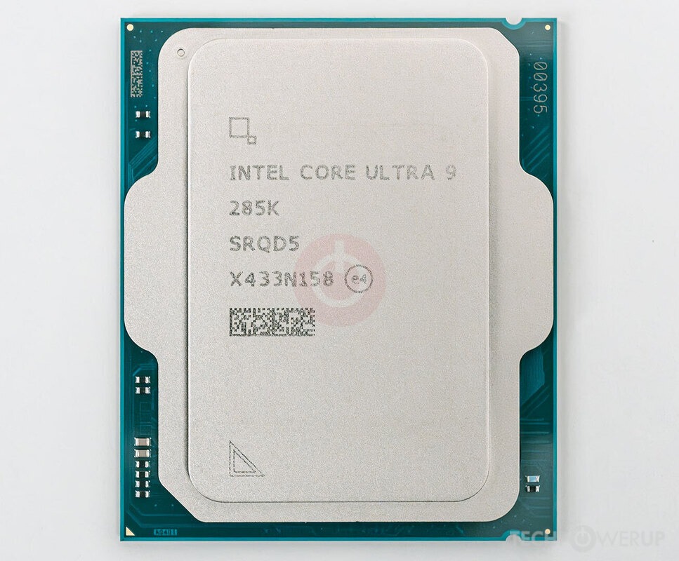 پردازنده Intel Core Ultra 9 285K نمای روبهرو پردازنده Intel Core Ultra 9 285K با طراحی اصلی اینتل
