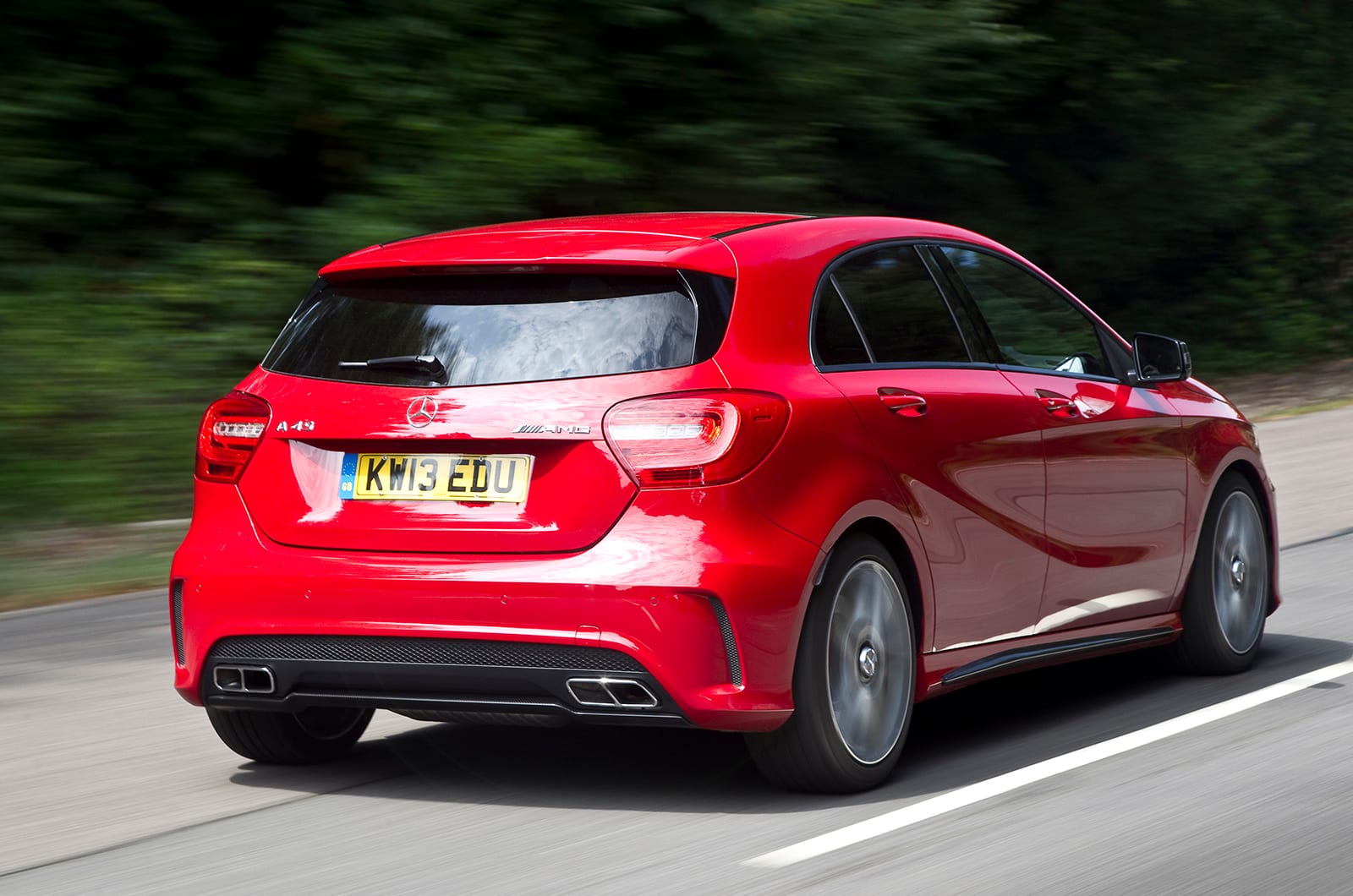 نمای سه‌چهارم عقب مرسدس AMG A45