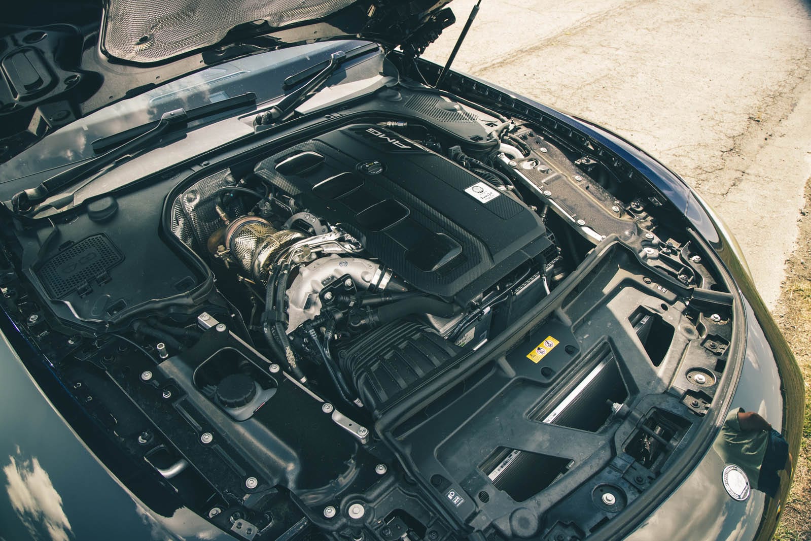 مرسدس AMG GT 43 در جاده با شتابگیری