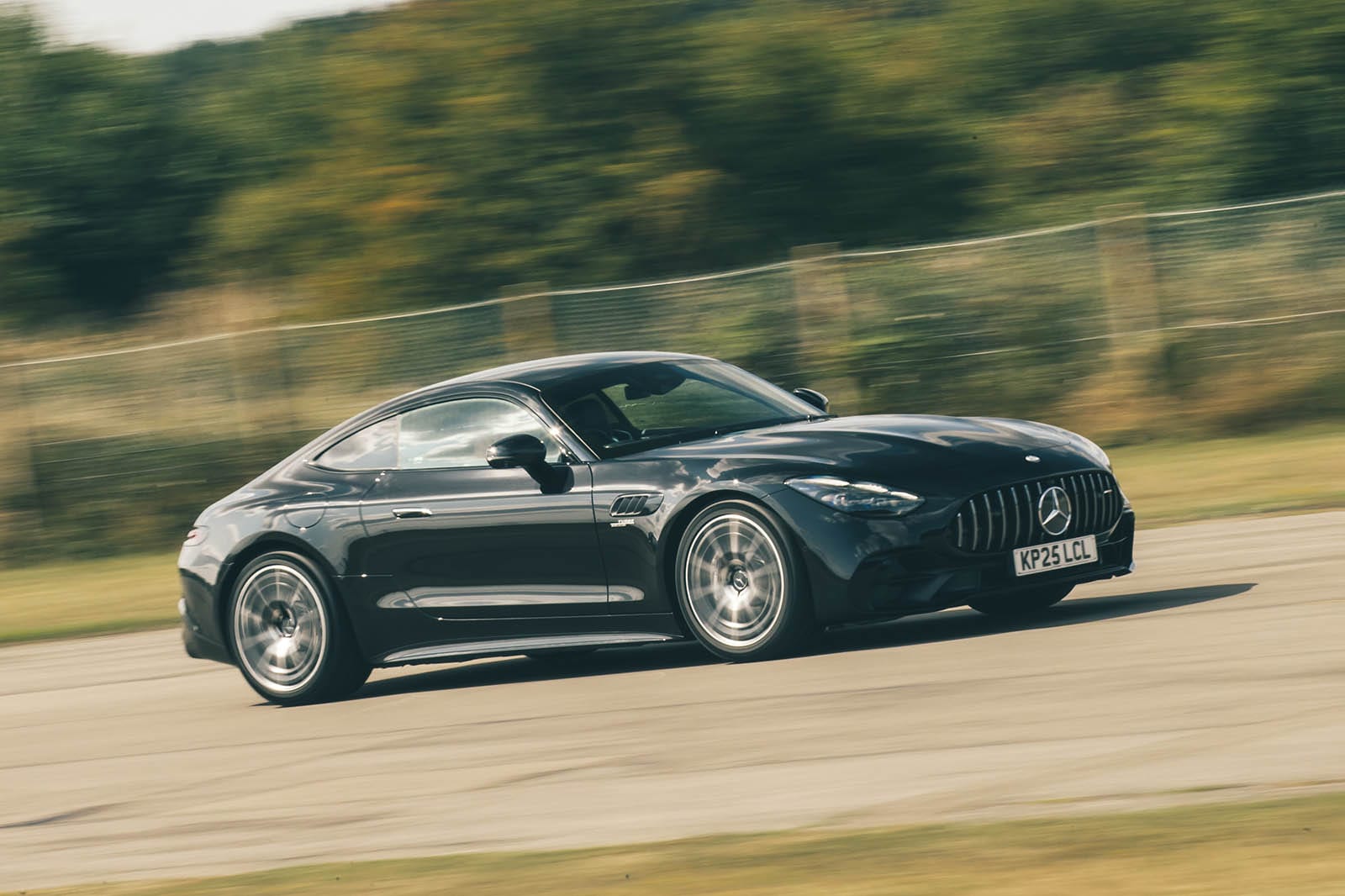 مرسدس AMG GT 43 در پیچ با کنترل بدنه