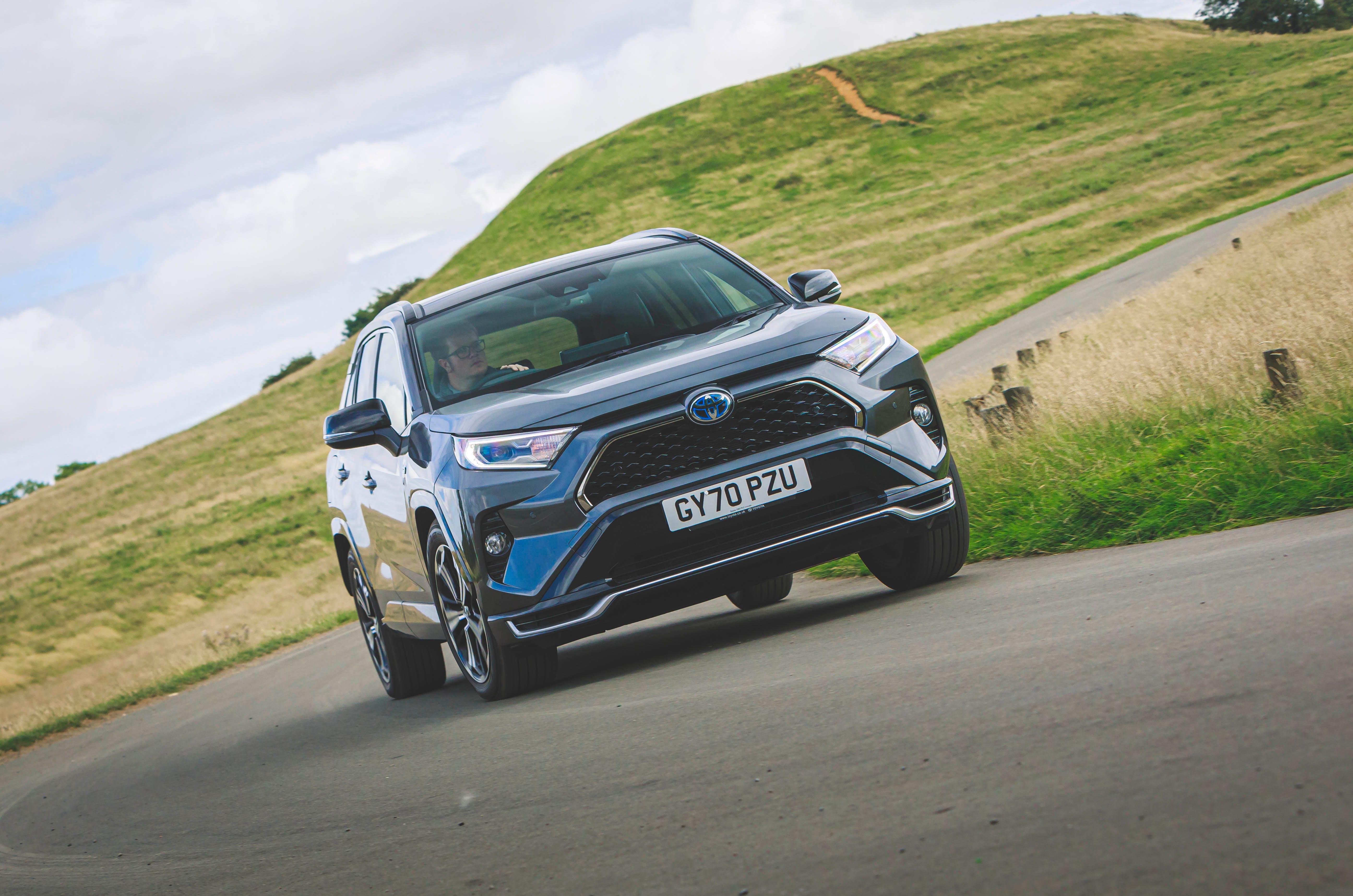 گوشه جلو تویوتا RAV4