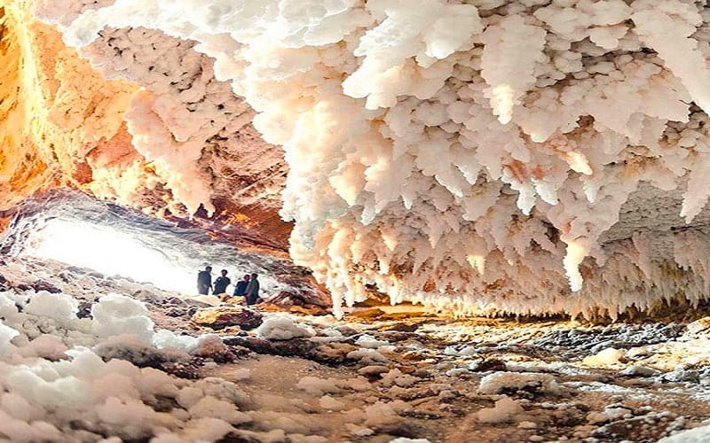 ویژگی‌های طبیعی غار نمکدان