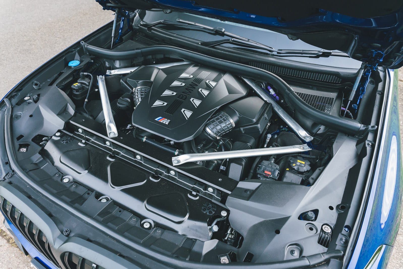 موتور V8 توئین‌توربو ب‌ام‌و X7 M60i