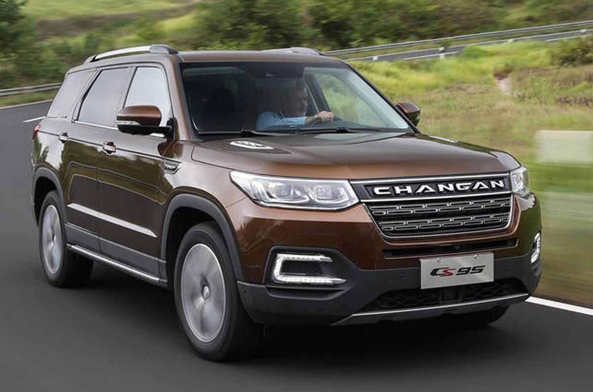 نمای جلوی خودروی شاسی بلند چانگان CS95