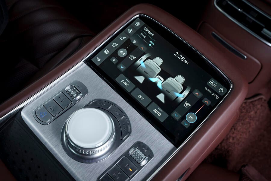 صفحه نمایش کنسول مرکزی جنسیس G90