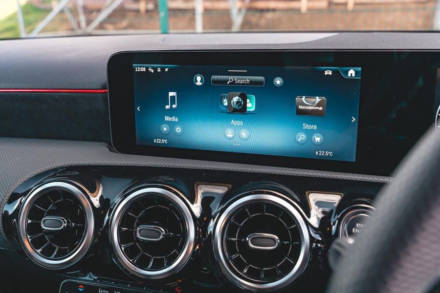 نمایشگرهای MBUX در مرسدس-AMG A45 S
