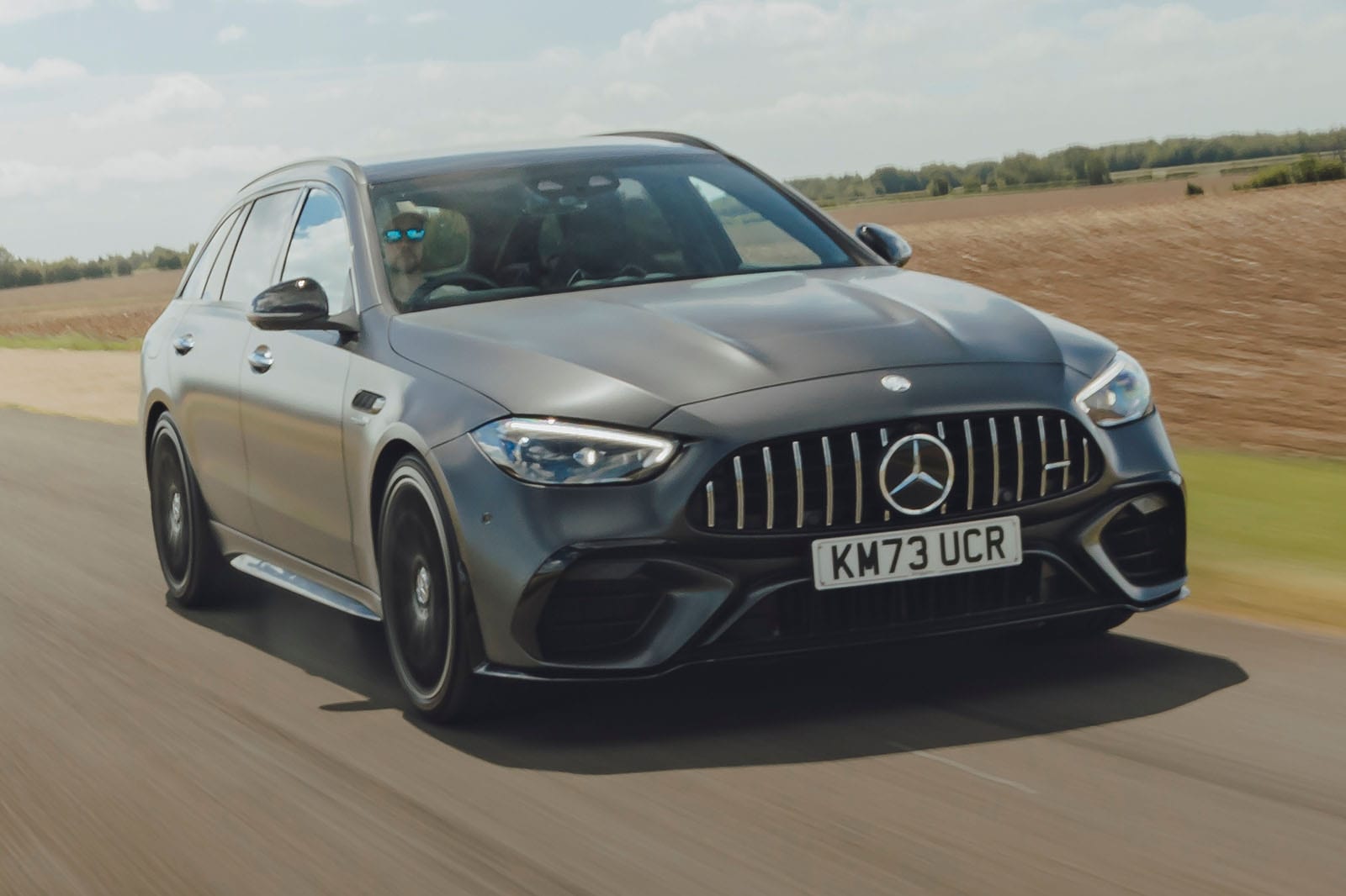 مرسدس C63 S در حال ردیابی نمای جلو مرسدس آ ام گ C63 S در حال حرکت