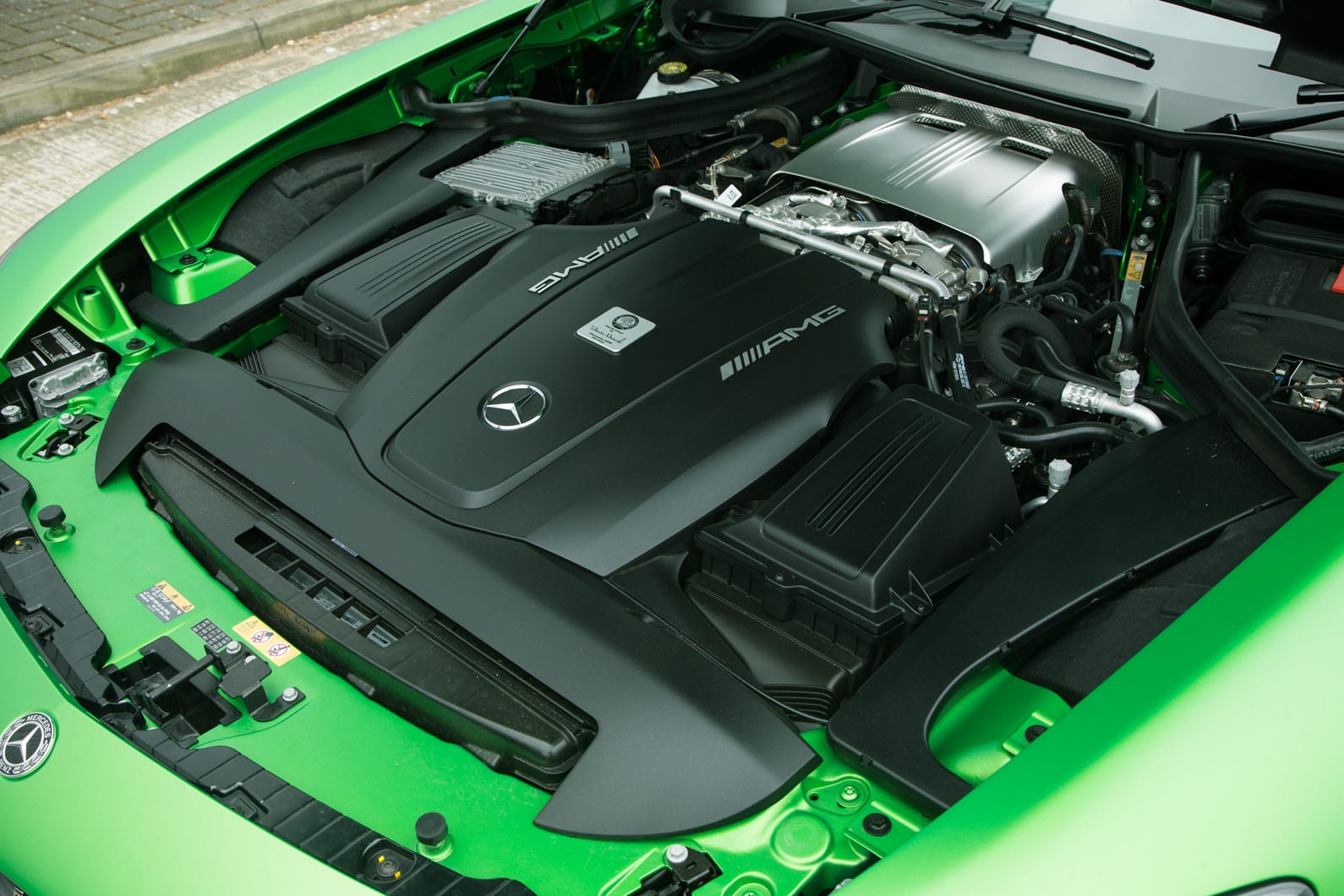 موتور ۴ لیتری V8 مرسدس-ای‌ام‌جی GT R