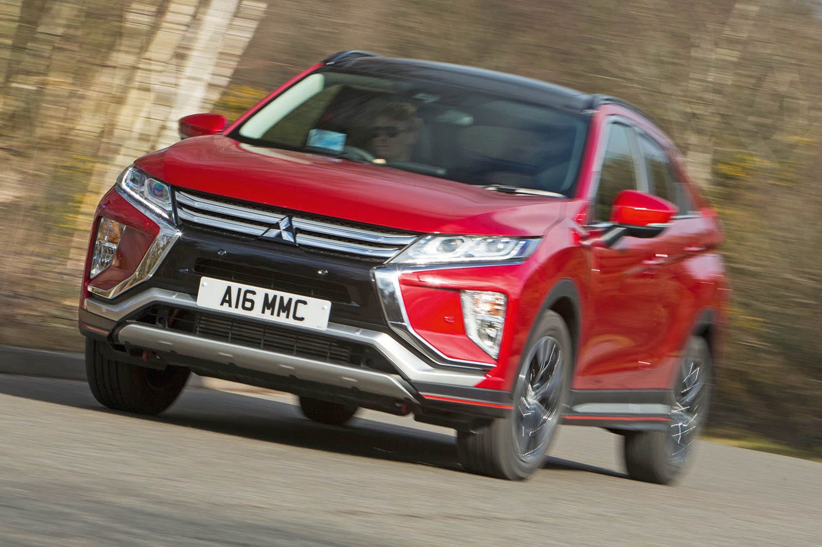 میتسوبیشی اکلیپس کراس 2026 در حال پیچیدن