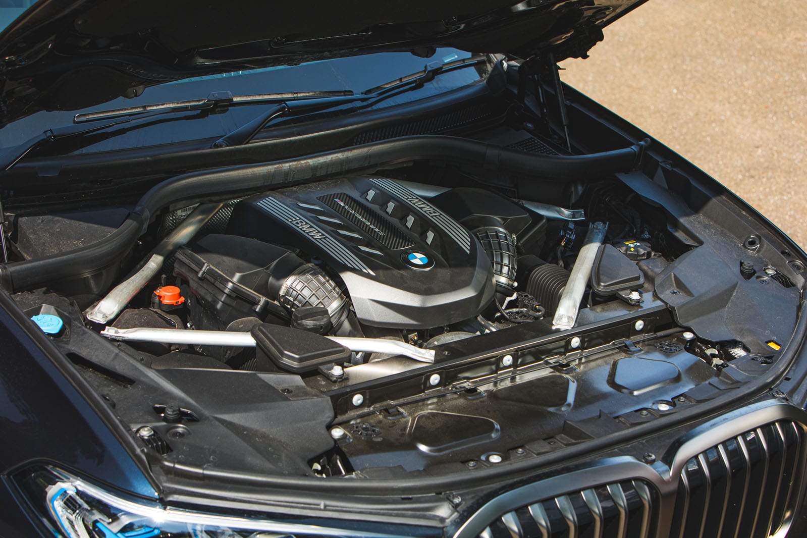 موتور ۴.۴ لیتری V8 توئین‌توربو بی‌ام‌و X7 M50i