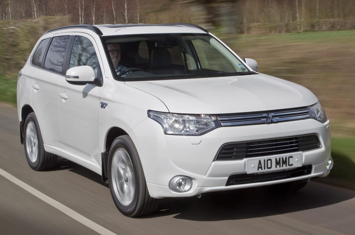 میتسوبیشی اوتلندر PHEV نمای جلو و کنار