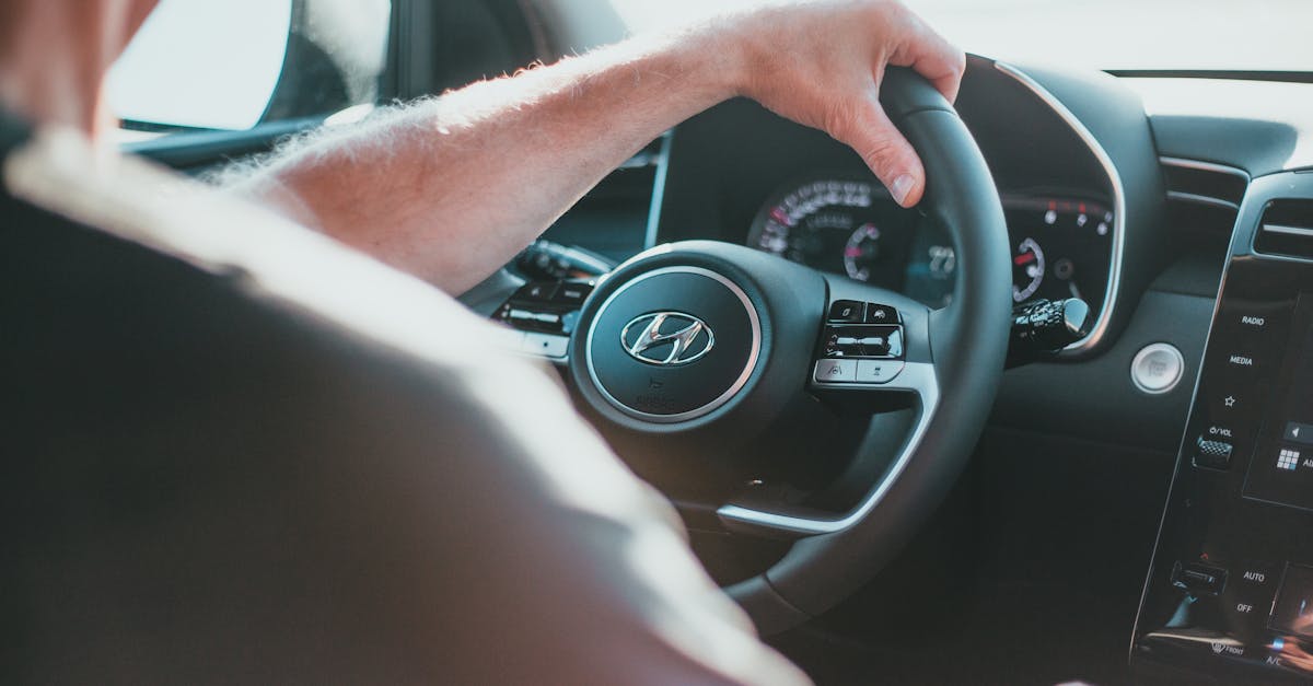 نقره‌ای Hyundai Tucson