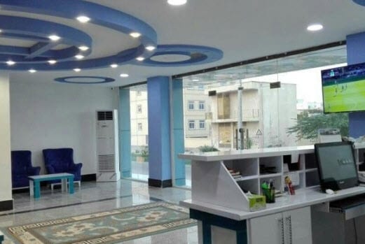 میز پذیرش ۲۴ساعته هتل آپارتمان آدینه قشم