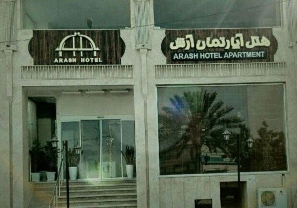 تابلوی ورودی هتل آپارتمان آرش قشم