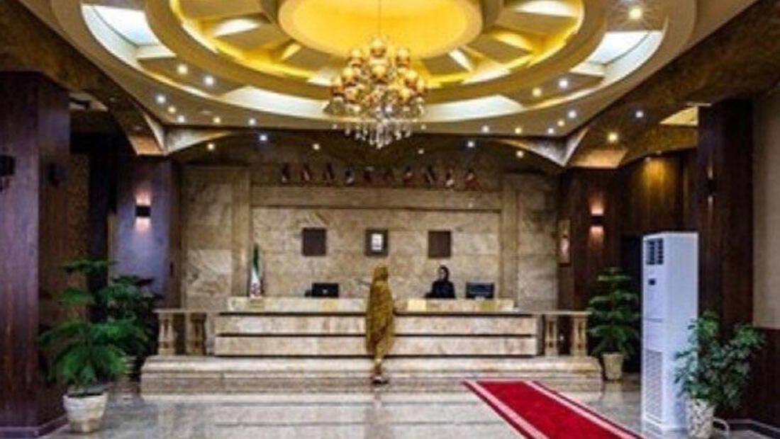 پذیرش و میز رسپشن هتل آرتا قشم