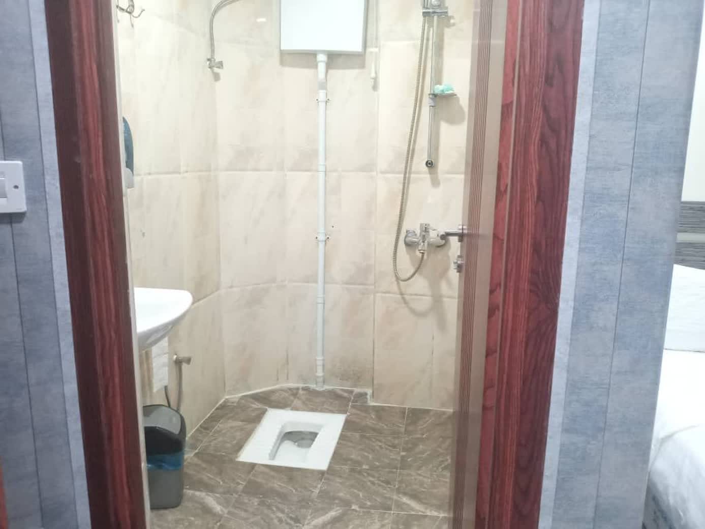 سرویس بهداشتی و حمام اتاق هتل آسمان قشم