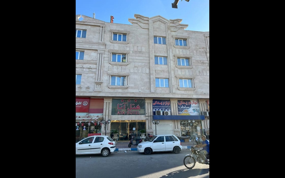 نمای خیابانی هتل آتا قشم از روبه‌رو
