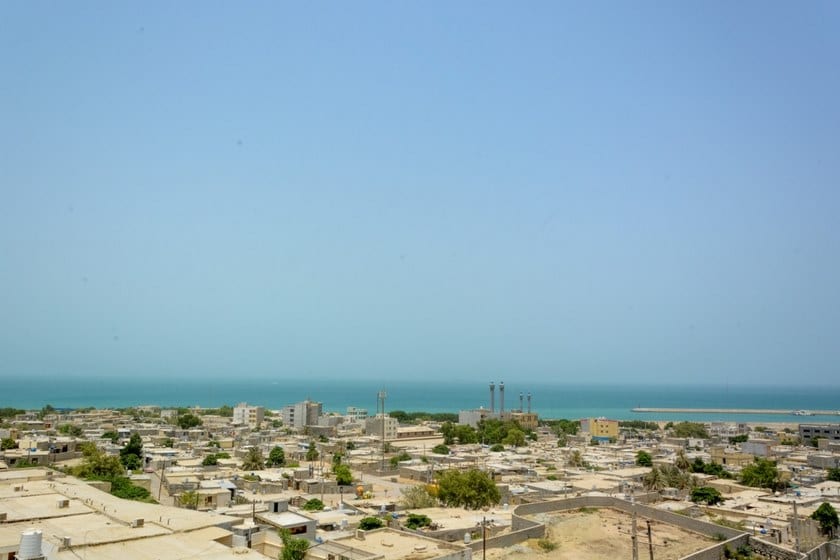 چشم‌انداز شهر و خلیج فارس از هتل ارم قشم