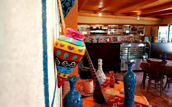 نمای هتل فولتون قشم و فضای سبز