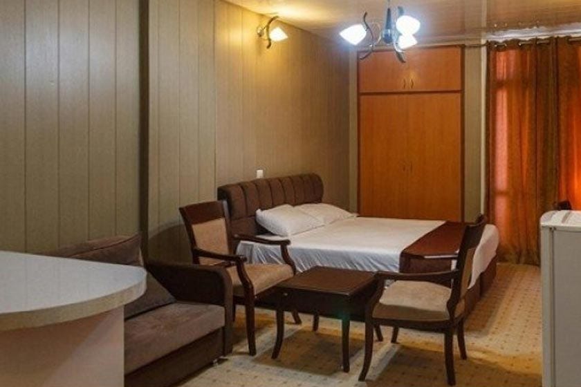 اتاق دوتخته رو به شهر هتل ژئوپارک قشم