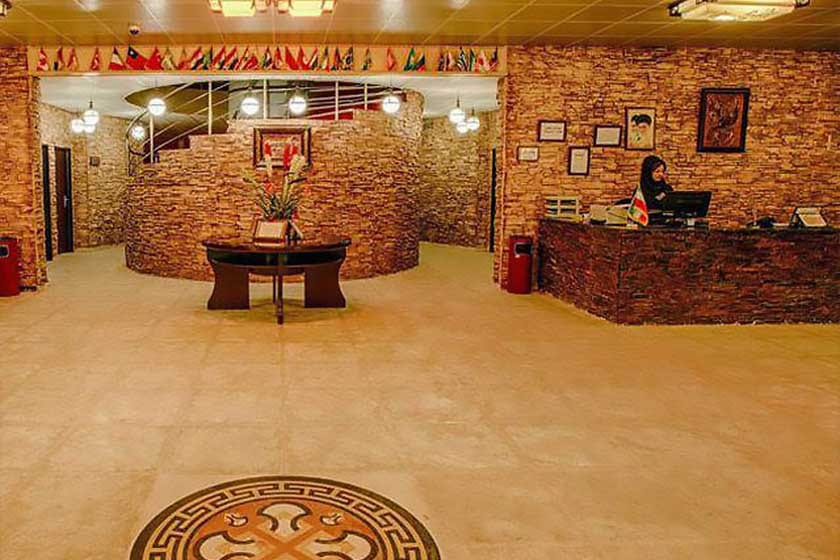 چایخانه و فضای سنتی آجری هتل خلیج فارس قشم