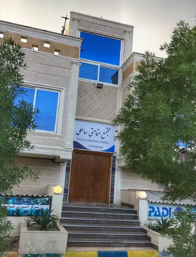 چشم‌انداز ساحلی مجتمع اقامتی مدرسه غواصی قشم