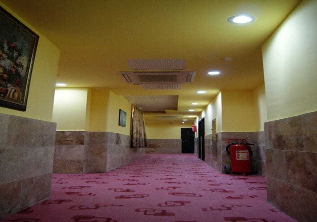 لابی و راهروی ورودی هتل پرشین گلف قشم