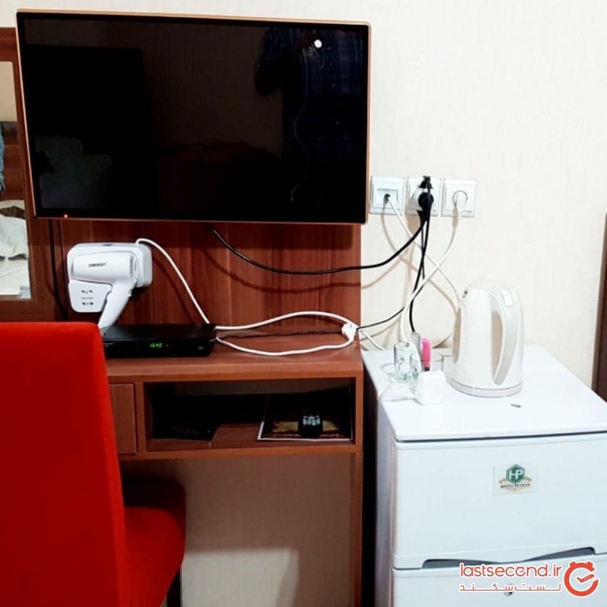 تلویزیون و امکانات اتاق هتل رویال قشم