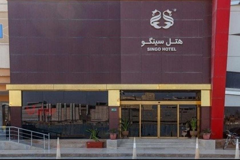 نمای بیرونی هتل سینگو قشم از روبه‌رو