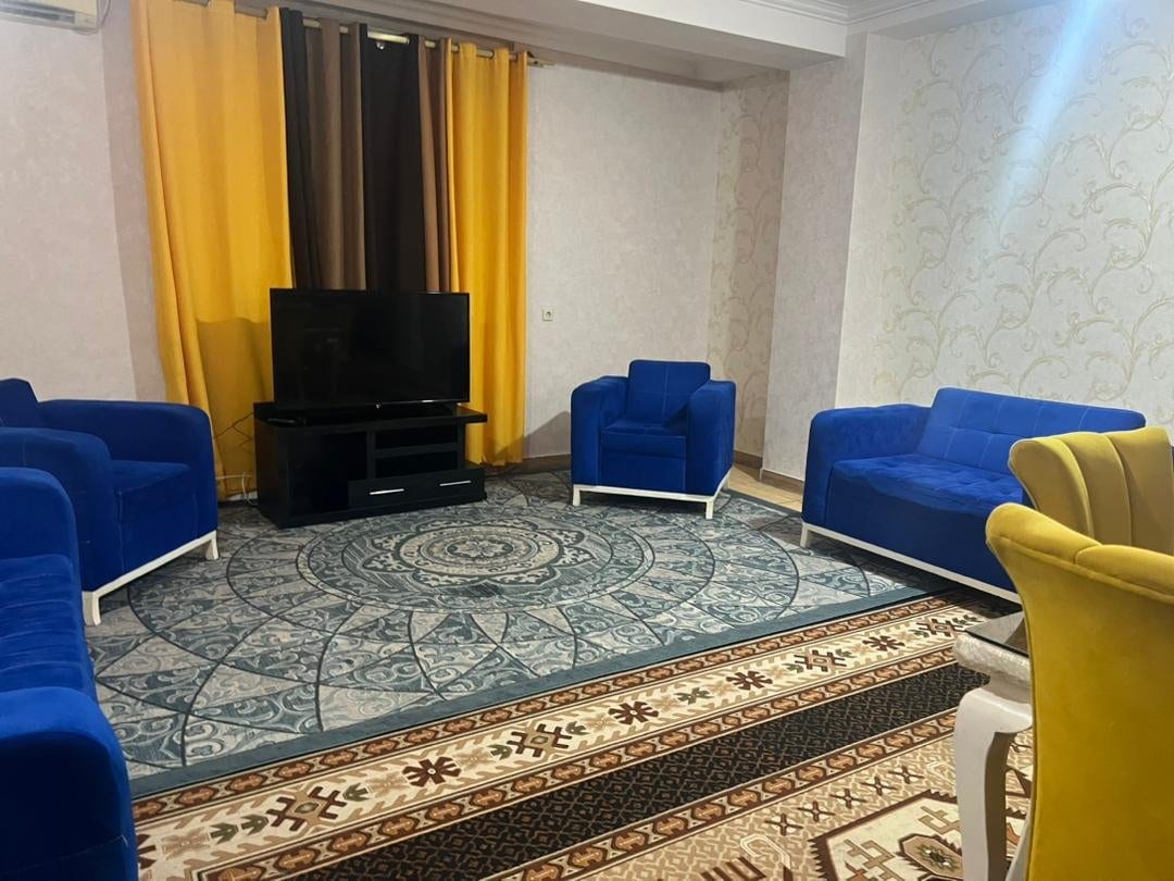 سرویس بهداشتی فرنگی و روشویی آپارتمان ۱۲۰متری قشم
