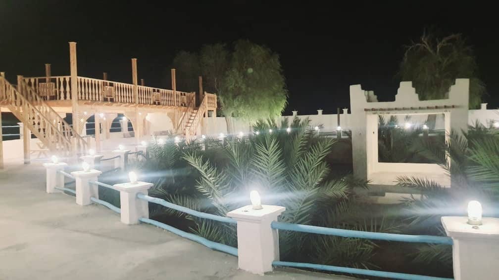 گذرگاهِ سرپوشیده با سقفِ تیرچوبی در بوم‌گردی مالوک قشم