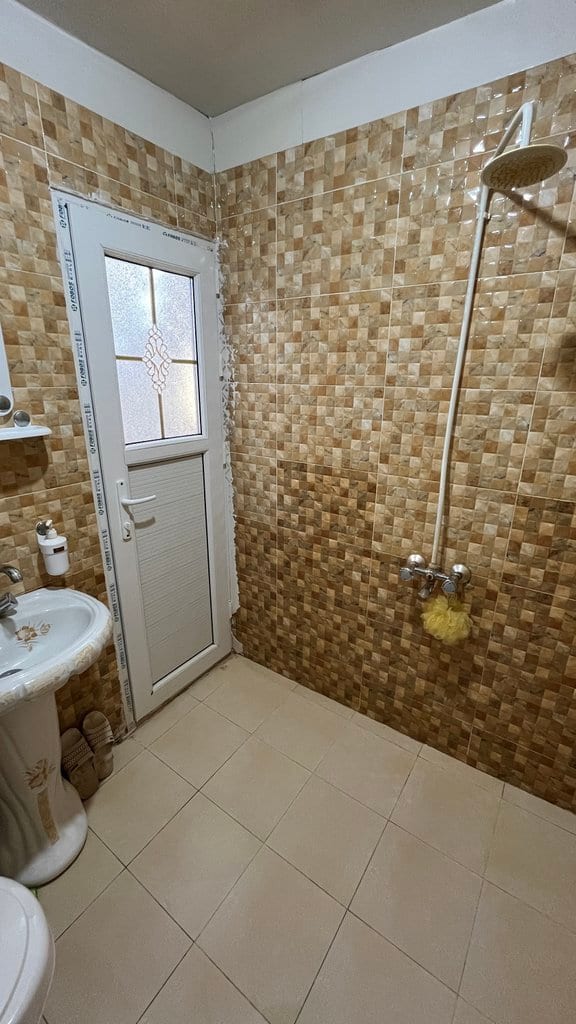 سرویس بهداشتی و دوش حمام آپارتمان صدف ۸ قشم