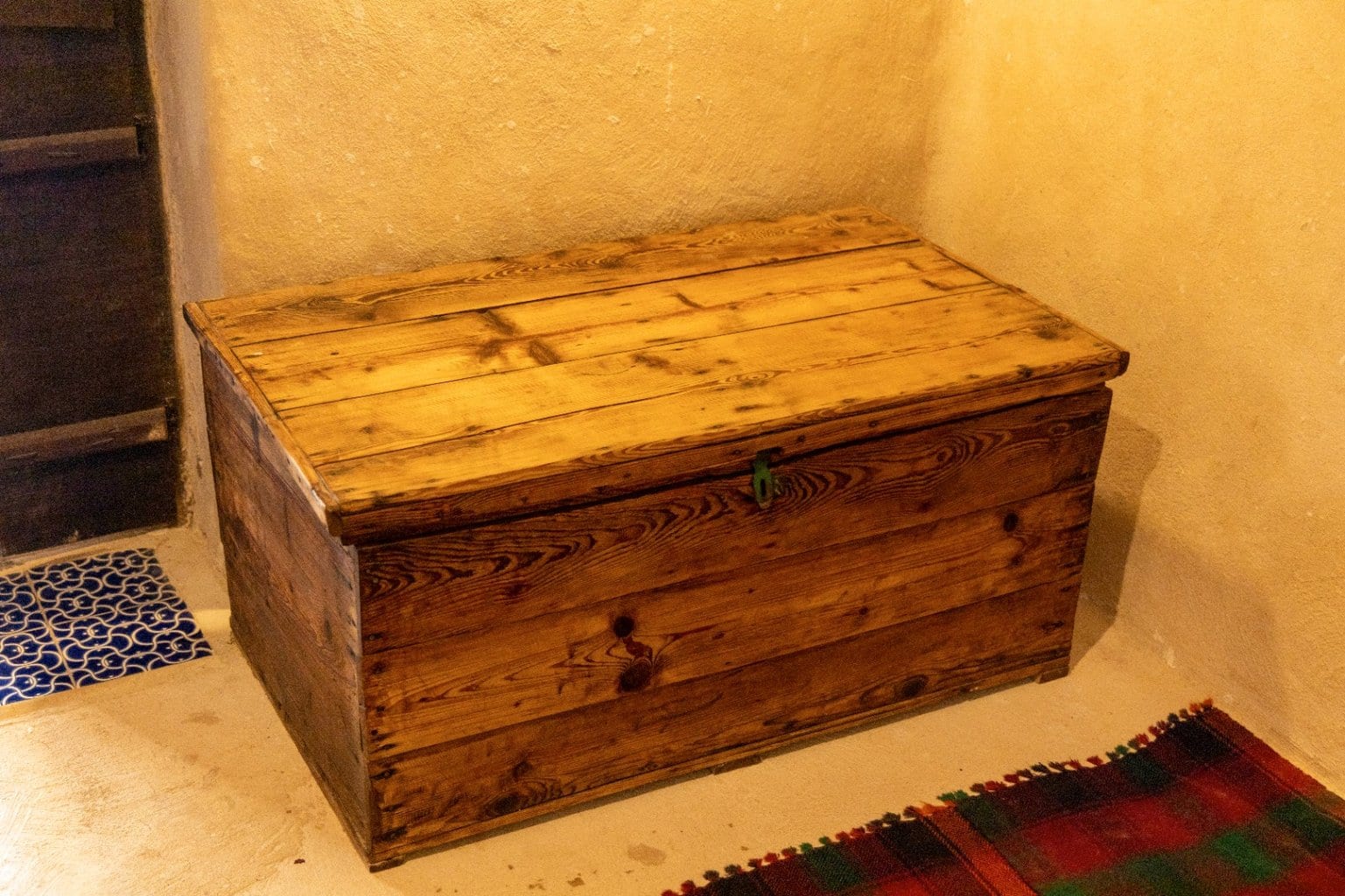 صندوق چوبی سنتی (صندوقچه) در بوم‌گردی ماتوسکا هرمز