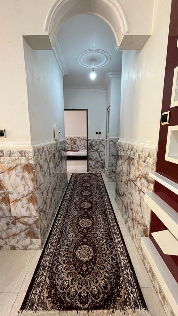 راهرو و کریدور داخلی آپارتمان مرکز شهر قشم