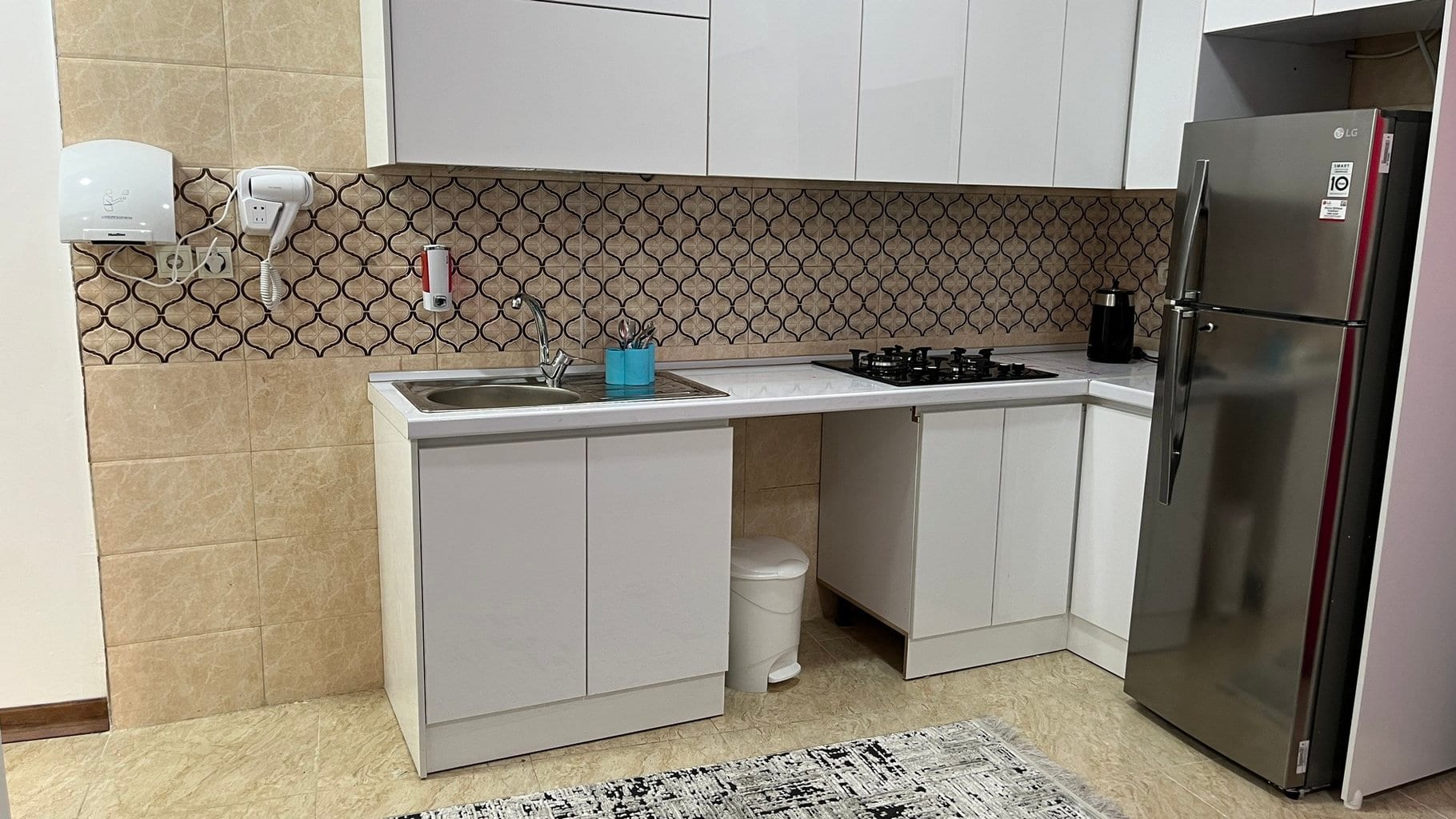کابینت و کانتر آشپزخانه در سوییت اقتصادی قشم