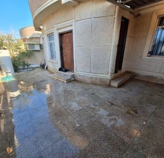 سرویس بهداشتیِ فرنگی با کاشی مرمری در ویلا عمارت ۱ قشم