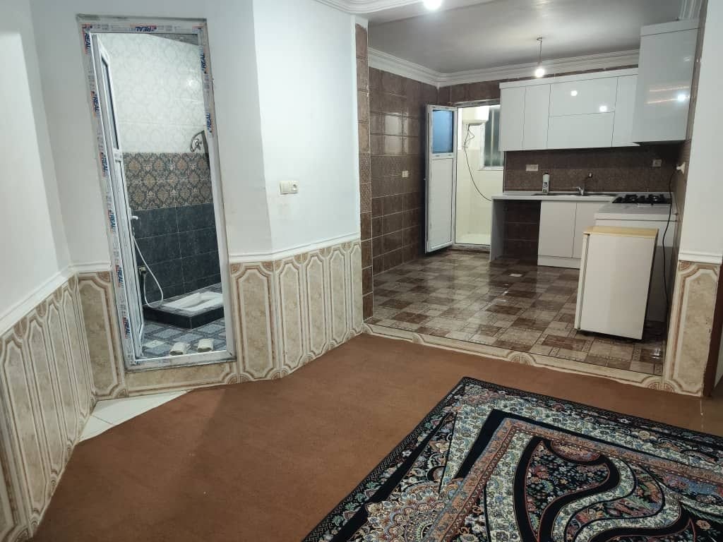 آشپزخانهٔ سوئیت ۷۵متری قشم با کابینت و اجاق گاز