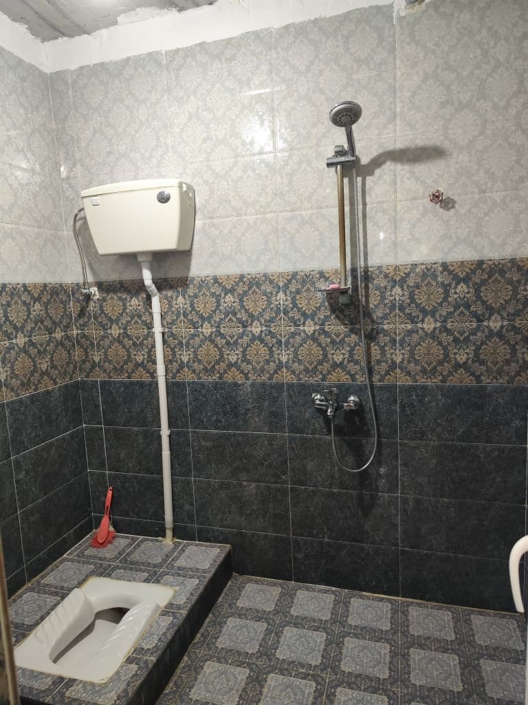 حمام و سرویس بهداشتی سوئیت سنتی سه‌نفره قشم