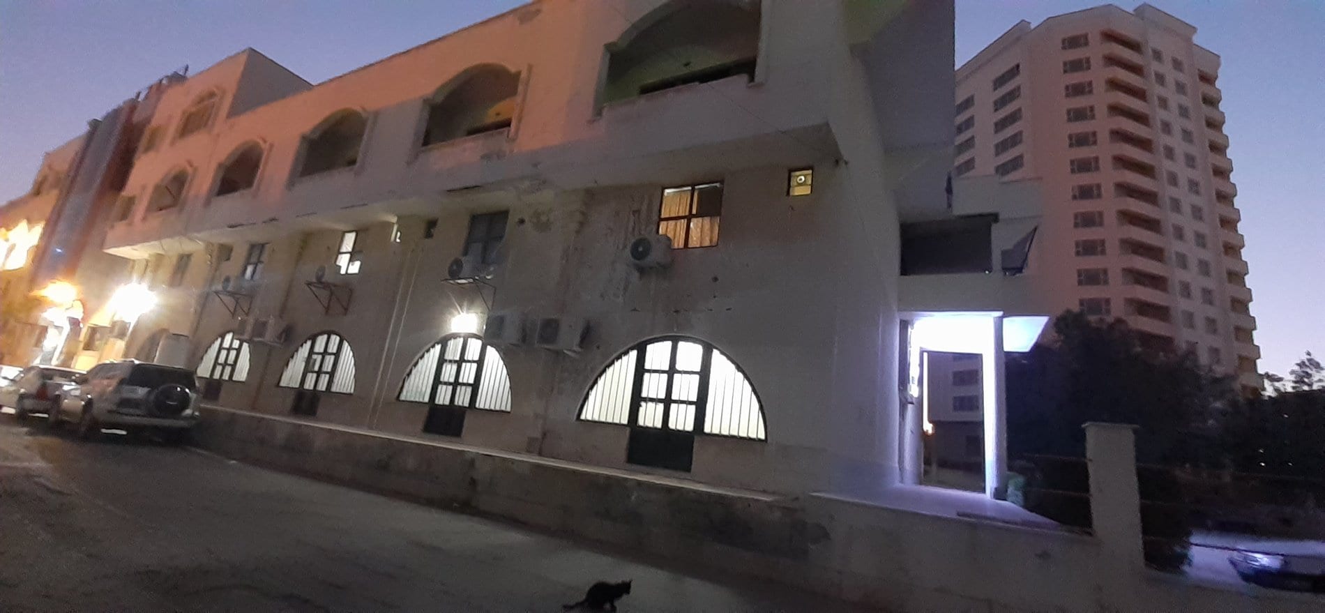 حمام با دوش و سرویس بهداشتی واحد ۳ مجتمع نخل زرین قشم